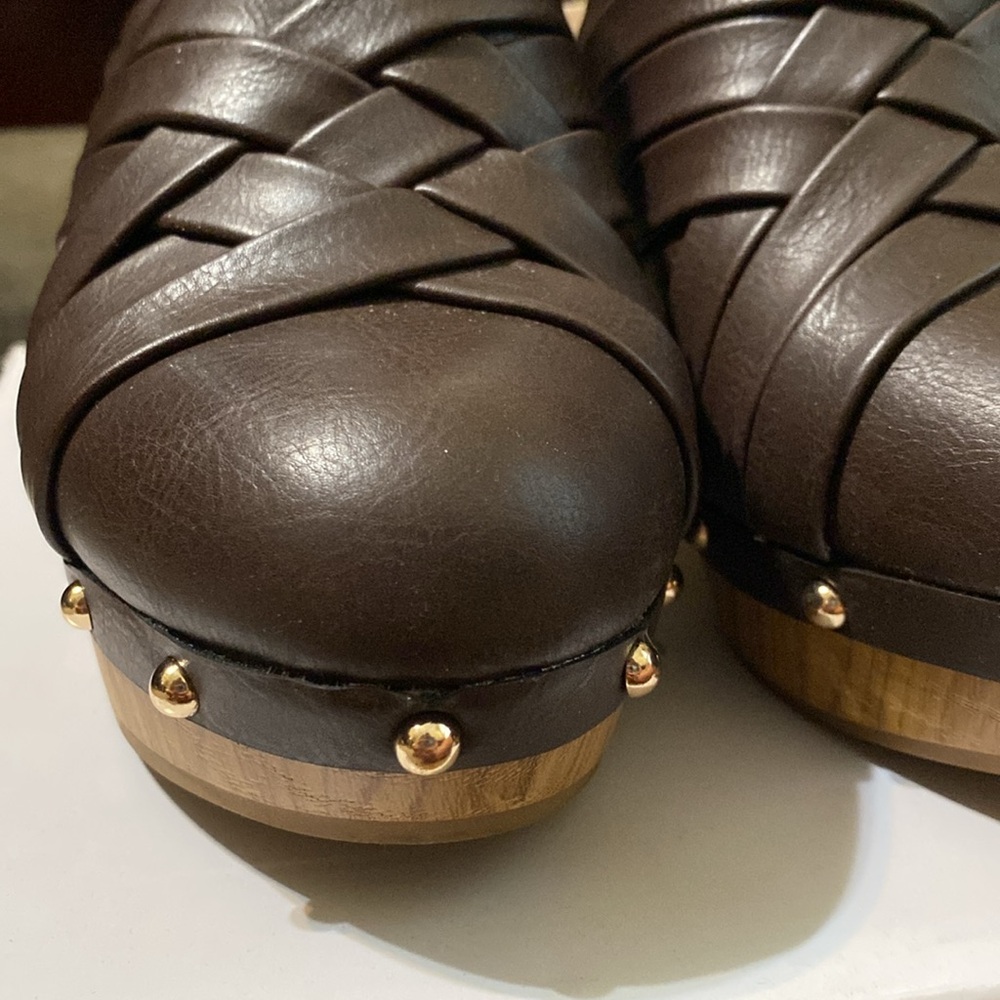 Brand new never been worn clogs - Picture 6 of 6